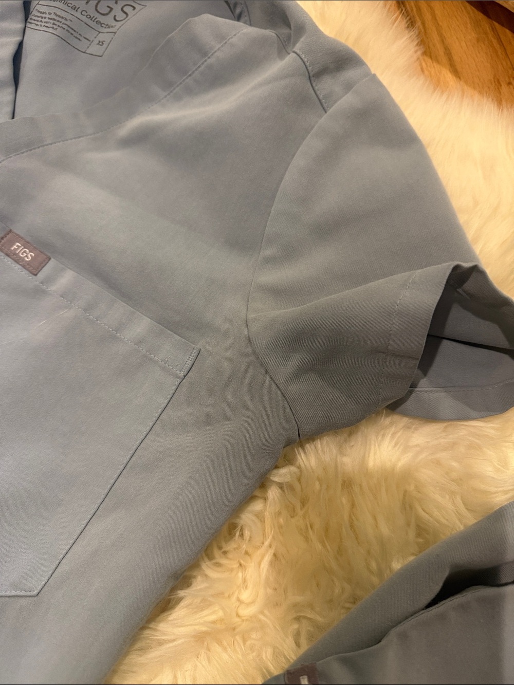 FIGS Dusty Blue Scrub Jogger set - Catarina top and jogger bottom - Picture 3 of 8